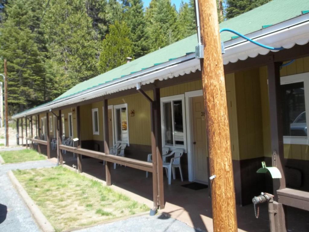 White Chief Mountain Lodge Fish Camp Exterior foto
