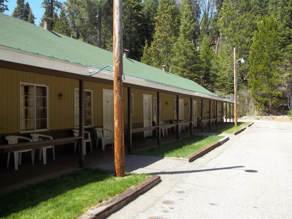 White Chief Mountain Lodge Fish Camp Exterior foto